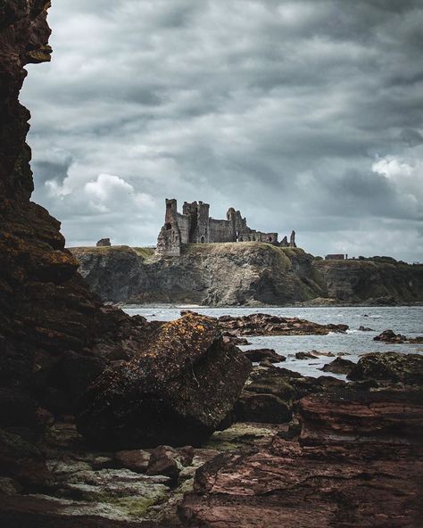 Scotland Aesthetic, Pictures Of Beautiful Places, Inktober 2024, Medieval Aesthetic, North Berwick, Abandoned Castles, Country Holiday, Scenic Art, 7k Followers