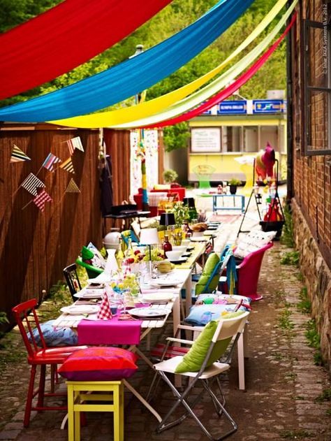 Popular Pin: Alleyway Turned Colorful Dinner Party Backyard Cafe, Deco Buffet, Italian Party, Interactive Exhibition, Spring Baby Shower, Festa Party, Flamingo Party, Table Set Up, Mexican Party