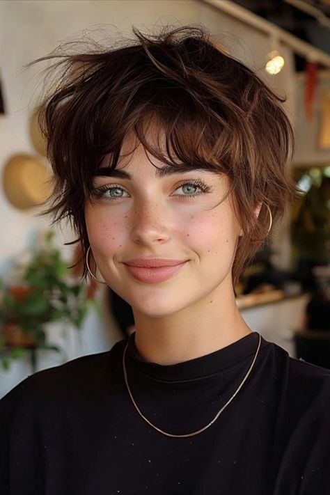 24 Exquisite Feathered Bangs Too Good to Miss in 2024! Shaggy Short Hair, Hair Inspiration Short, Messy Short Hair, Funky Hairstyles, Short Hair Haircuts, Hairstyles For Women, Short Haircuts, Short Hair Cuts For Women, Short Hairstyles For Women