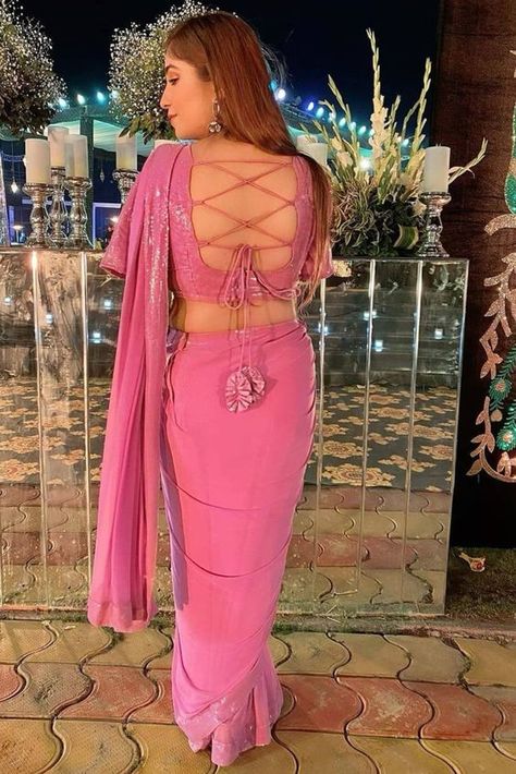 51 Backless Blouse Designs to Take Your Breath Away Model Blouse, Blouse Designs High Neck, Latest Model Blouse Designs, New Saree Blouse Designs, Backless Blouse Designs, Traditional Blouse Designs, Fashionable Saree Blouse Designs, Lehenga Blouse Designs, Silk Kurti