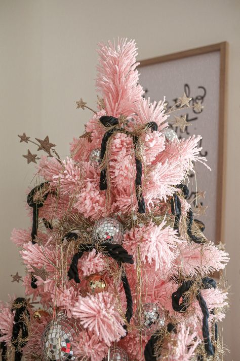 Christmas Decor Disco Balls, Pink And Red Christmas Tree Ideas, Disco Balls Christmas Tree, Pearl Christmas Tree Decorating Ideas, Disco Cowgirl Christmas Tree, Pink Disco Christmas Tree, Disco Ball Christmas Tree Decoration, Disco Ball Tree Topper, Iliana Aesthetic