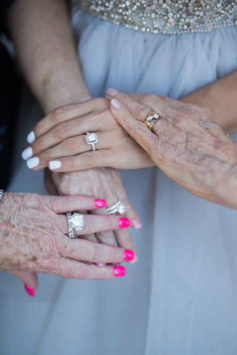 Emotional Photos, Getting Ready Wedding, Wedding Picture Poses, Wedding Photography Styles, Foto Tips, Wedding Goals, Wedding Photography Poses, Wedding Shots, Wedding Pics