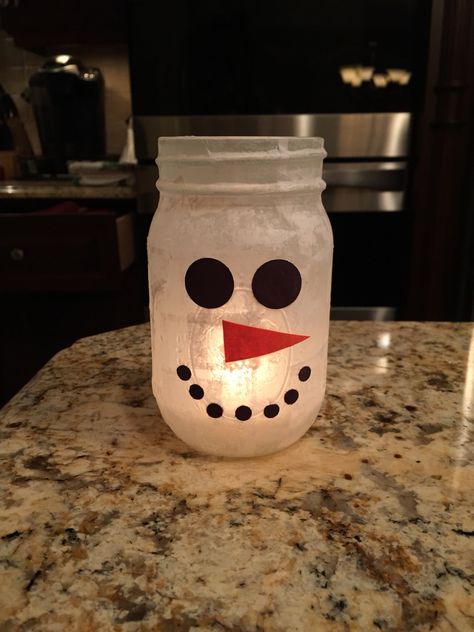 Snowman mason jar candle. Super easy!!!! All you need is white tissue paper, glue and water, and construction paper! Mason Jar Christmas Crafts For Kids, Mason Jar Crafts Christmas, Kids Homemade Christmas Gifts, Jar Christmas Crafts, Jar Snowman, Crafts Snowman, Christmas Crafts Snowman, Mason Jar Christmas, Mason Jar Christmas Crafts