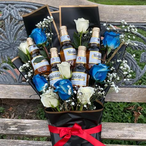 Modelo Beer bouquet 🍻⭐️ • • • • • #giftforhim #giftsformen #fathersday #fathersdaygifts #fathersdaygiftidea #florist #florista #georgia #geroguaflorist #norcross #norcrossga #smallbusiness #corona #coronaextra #coronita #coronitas #redroses included - #explorer #repost #explorepage #likesforlike #inspo #crochetroses #crochet #flowerstagram #flowers #like Drink Bouquet, Beer Flower, Beer Bouquet, Modelo Beer, Crochet Rose, Quince, Gifts For Men, Fathers Day Gifts, Red Roses