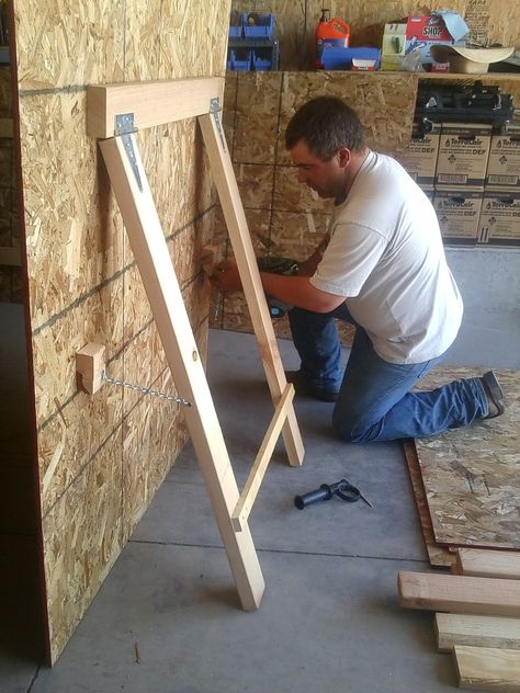 Simple free-standing stage set panels...easy to store, inexpensive. Legs need to extend 1.5" past the bottom of the board to allow for angle. 4'x8' wafer board; prime, paint  re-use for VBS, children's theater, etc. Pallet Deck Diy, Photo Booth Backdrop Wedding, Wooden Backdrops, Stage Props, Christmas Photo Booth, Diy Backdrop, Stage Set, Photo Booth Backdrop, Church Design