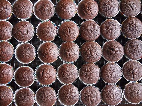 09.17 - baking in bulk - chocolate Large Batch Cupcake Recipe, Large Cupcake, Homemade Cupcakes, Tea Ideas, Cupcake Recipes Chocolate, How To Make Cupcakes, Cooking For A Crowd, Cupcake Flavors, Easy Cupcakes