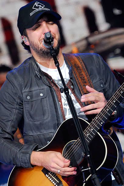 Luke Bryan Shirtless, Toby Keith Lyrics, Taylor Swift Haircut, Luke Brian, Luke Bryan Family, Luke Bryan Fan, Luke Bryan Concert, Luke Bryan Pictures, Cole Swindell