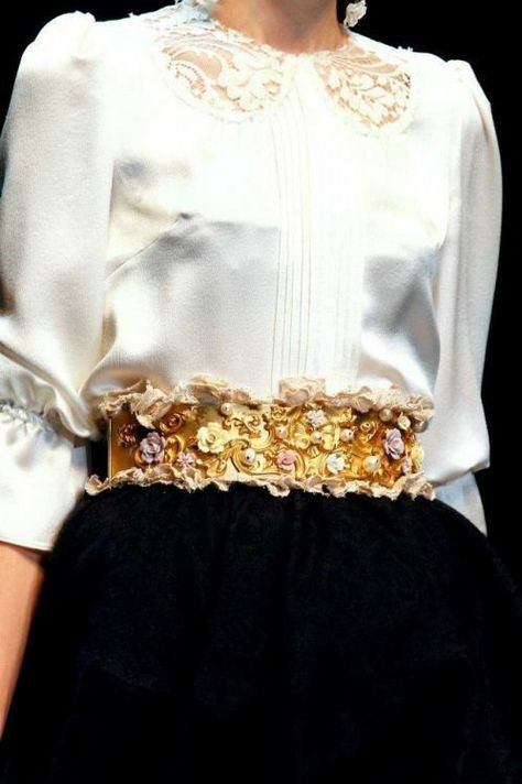 Couture Details, White Blouse, Fashion Details, Stardust, White Shirt, Beautiful Dresses, High Fashion, Close Up, Belts