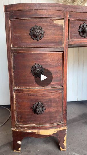 Furniture Appliques Before And After, Old Vanity Ideas Repurposed, Vintage Corner Desk, Desk Refinishing Ideas, Art Deco Furniture Makeover, Refurbished End Tables, Diy Old Furniture Makeover, Refinished Desk, Old Furniture Makeover