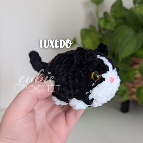 🐈 Pattern Tester Call 🐈 I am looking for some testers for my new No-Sew Mini Kitties crochet pattern! This is a 6 in 1 pattern, including: - solid color cat - siamese - tabby - tuxedo - jellie - calico You only need to apply to test one of the 6 styles, but of course you can make as many of the styles as you want! ✨ To apply ✨ - Like & Save this post - Fill out the form in my bio - come back and comment which one you're most interested in testing - make sure you're following me - OPTIONA... Crochet Tuxedo Cat, Tuxedo Cat Crochet Pattern, Tuxedo Cat Crochet, Black Cat Crochet, Cat Siamese, Velvet Yarn, Crochet Animal, Animal Patterns, Bobble Stitch