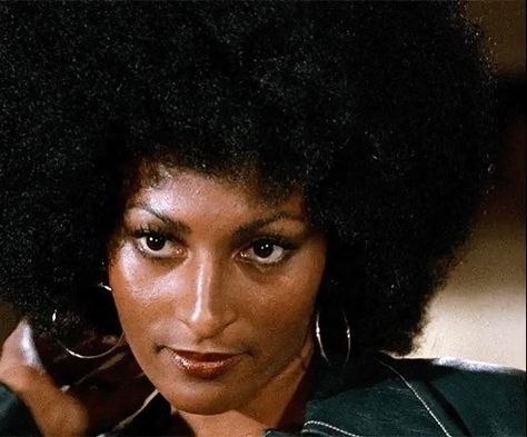 Pam Grier 70s, Foxy Brown Pam Grier, Jack Hill, Pam Grier, Jackie Brown, Foxy Brown, Twitter Header Aesthetic, Vintage Black Glamour, Quentin Tarantino