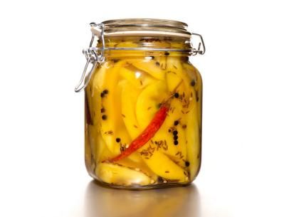 Pickled Mango With Ginger Pickled Peaches, Preserved Food, Pickled Mango, Ginger Recipe, Cooks Kitchen, Canning Pickles, Canning Ideas, Fermentation Recipes, Pickled Ginger