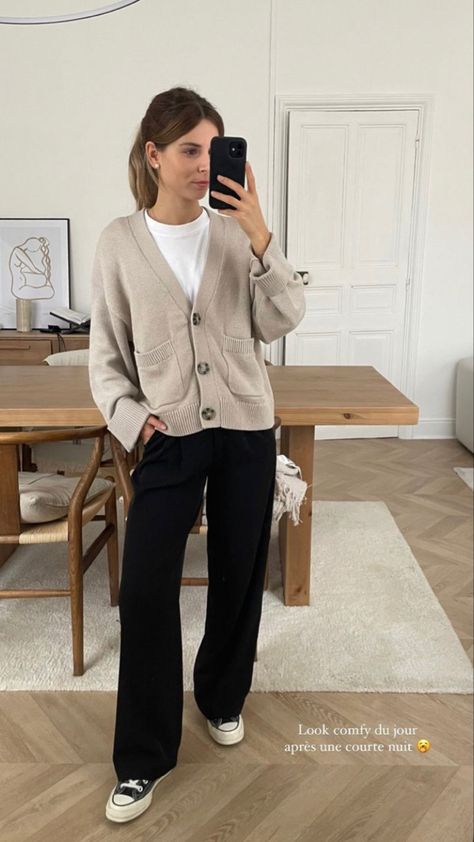 Casual Sweater And Leggings Outfit, London School Outfit, Cool Teacher Outfits Casual, Thrifty Business Casual, Gen Z Clothing Aesthetic, Teacher Autumn Outfits, Cropped Slacks Outfit, Classic Timeless Outfits For Women, Comfy Period Outfit For Work