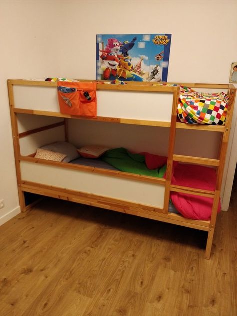 Ikea Kura Floor Bed Hack, Kura Cama Ikea, Ikea Bunk Bed Hack, Modern Kids Playroom, Ikea Bunk Bed, Boy And Girl Shared Bedroom, Cama Ikea, Bookshelf Bed, Ikea Kura Bed