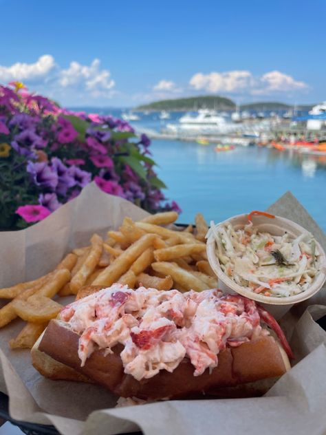 Maine Lobster Roll, Lobster Recipes, Maine Lobster, Lobster Roll, Foodie Food, Main Meals, Food Cravings, Travel Food, Dessert Table