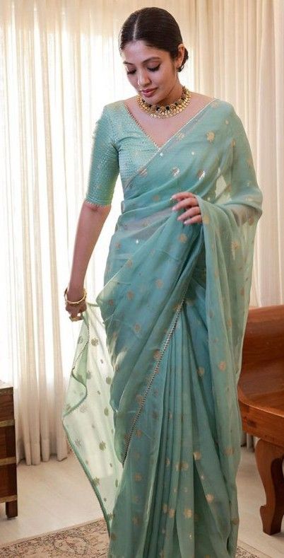 Convocation Outfit, Cotton Saree Blouse Designs, Simple Saree Designs, Latest Model Blouse Designs, Fashionable Saree Blouse Designs, Fancy Sarees Party Wear, Simple Sarees, Saree Designs Party Wear, Traditional Indian Outfits