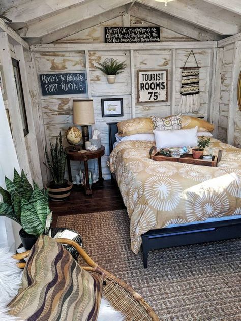 Storage Shed Bedroom Ideas, Tiny Shed Bedroom, Turning Sheds Into Tiny Houses, Guest Shed Interior, Tiny Shed Home Ideas, Glamping Shed, Small Shed Bedroom Ideas, Tiny She Shed Interior Ideas, Guest Room Shed