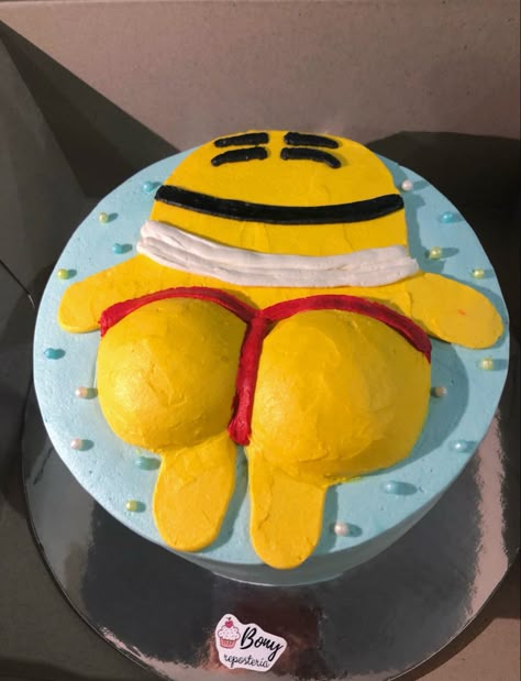 Weird Food Flavors, Minion Buttcheek Cake, Bad Cakes Fails, Funny Cake Designs Hilarious, Cake Decorating Ideas Funny, Cake Memes Funny, Funny Cakes To Make, Funny Baking Ideas, Birthday Cake Funny Ideas