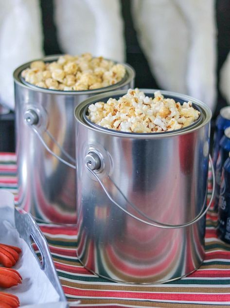 Home Alone Party Ideas, Home Alone Movie Night, Home Alone Party, Christmas Party Themes For Adults, Christmas Party Friends, Themed Christmas Party, Movie Night Ideas, Christmas Table Decorations Centerpiece, Movie Night Food