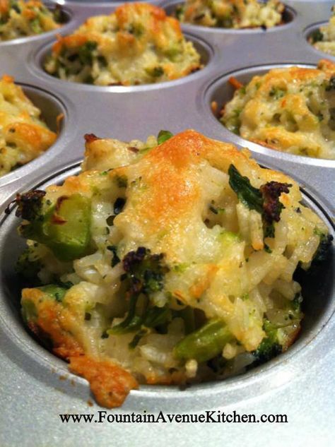 Baked Cheddar Broccoli Rice Cups --  economical, portion-controlled, and so darn good! Cheddar Cups, Cheddar Rice, Cheddar Broccoli Rice, Rice Cups, Fridge Food, Cheddar Broccoli, Delicious Sides, Side Items, Thrive Life