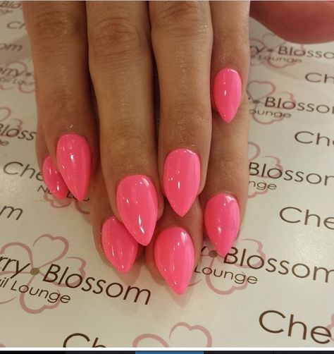 Stellitoes Nails Short, Short Steletoes Nails, Short Rounded Stilleto Nails, Pink Short Stiletto Nails, Short Nails Stiletto, Short Claw Nails Stilettos, Short Pink Stilleto Nails, Short Pink Stiletto Nails, Short Pointy Nails Almond