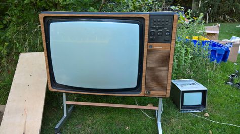 Vintage Pye Studio Colour TV 60s or 70s and vintage CCTV monitor / TV Crt Tv, Vintage Television, Johnny Carson, Television Set, Tv Set, Tv Sets, Man Go, Box Tv, Vintage Tv