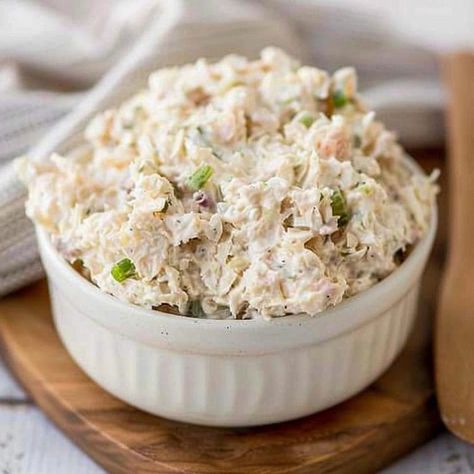 Deli-Style Chicken Salad 1 Classic Tuna Salad Sandwich, Easy Tuna Salad, Freeze Food, Classic Tuna Salad, Easy Coleslaw, Bbq Chicken Salad, Tuna Salad Recipe, Healthy Food Facts, Tuna Recipes