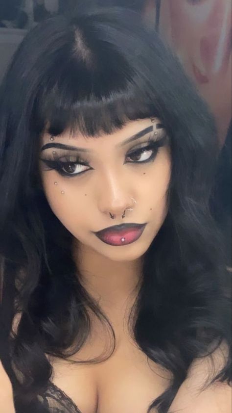 Greyday Makeup Ideas, Emo Smudged Eyeliner, Emo Vampire Makeup, Pretty Goth Makeup Looks, Goth Makeup Tan Skin, Gothic Latina Aesthetic, Goth Cowgirl Makeup, Mexican Goth Makeup, Easy Gothic Makeup Ideas