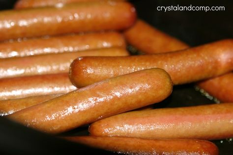 cooked hotdogs in the crockpot Hotdogs In Crockpot Slow Cooker, Crockpot Hotdogs Recipes, Hotdogs In Crockpot, Crockpot Hotdogs, Hot Dogs And Beans, Boiled Hot Dogs, Clean Tub, Cookout Ideas, Cabin Food