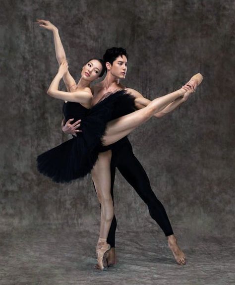 Ballet Poses With Partner, Ballet Couple Photography, Ballet Poses Two People, Ballet Reference Poses Couple, Ballet Partner Poses, Ballet Duo Poses, Ballet Couple Poses, Ballerina Couple, Dancer Boyfriend