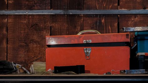 All The Creative Ways To Repurpose An Old Toolbox Around Your Home - House Digest Toolbox Decoration Ideas, Metal Tool Box Repurposed, Toolbox Repurpose, Vintage Tool Box Decor, Hot Cocoa Stand, Old Tool Boxes, Home Bar Setup, Metal Tool Box, Countertop Organizer