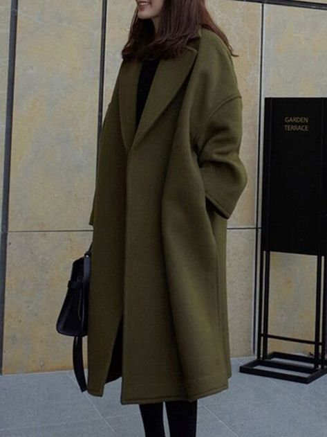 Winter Mode Outfits, Mode Mantel, Fall Fashion Coats, Peacoats, Stil Inspiration, Korean Fashion Trends, Modieuze Outfits, Green Coat, Long Sleeves Coats