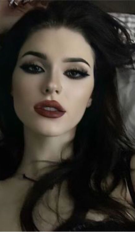 Classy Dark Makeup, Sunken Face Makeup, Vampire Wedding Makeup, Alt Bride Makeup, Romantic Bride Makeup, Moody Wedding Makeup Blue Eyes, Darker Makeup Looks, Dark Romance Makeup, Dark Victorian Makeup