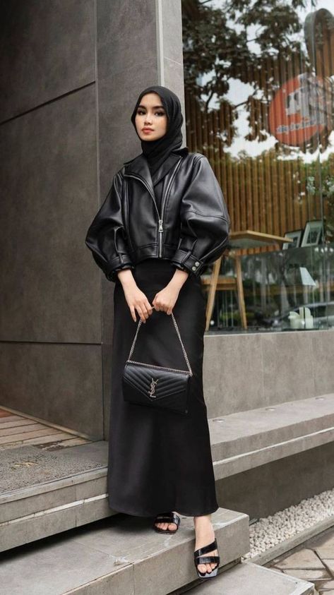 Black Outfit With Hijab, Dress Hijabi Outfits, All Black Outfit Hijab, Black Hijabi Outfits, All Black Hijab Outfit, Hijab Fashion Black, Dress Black Hijab, Black Dress Hijab, Black Outfit Hijab