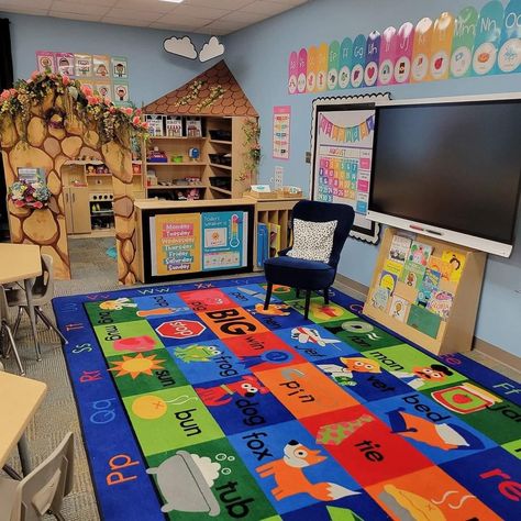 Childcare Center Ideas, Prek Room Set Up Ideas, Pre K Classroom Ideas, Pre K Classroom Themes, Prek Classroom Setup, Daycare Building, Classroom Areas, Preschool Classroom Layout, Daycare Room Design