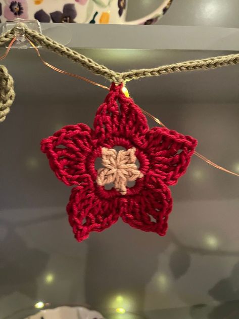 Crochet Flower Garland, Crochet Christmas Garland, Crochet Bunting, Crochet Garland, Crochet Classes, Crochet Christmas Decorations, Crafts Room, Tutorials Drawing, Crochet Ornaments