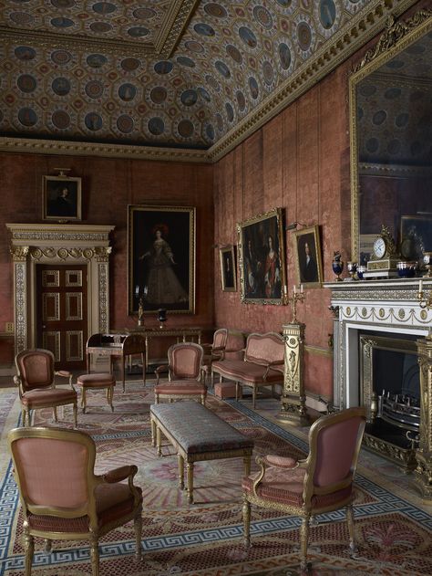 Tour 5 Magnificent 18th-Century Country Houses Photos | Architectural Digest Patterned Ceiling, 18th Century Aesthetic, 18th Century House, Robert Adam, Chateaux Interiors, Georgian Interiors, Old House Interior, English Interior, English Country Decor