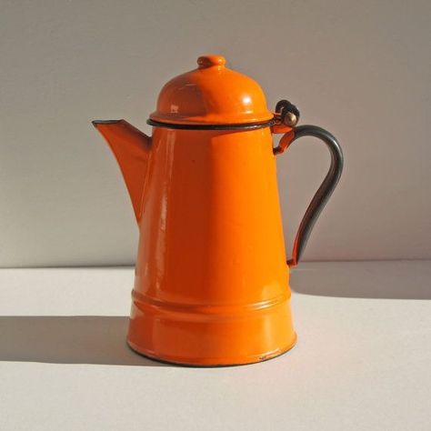 Teapot Inspiration, Metal Kettle, Still Life Pictures, Novelty Teapots, Life Drawing Reference, Reference Photos For Artists, Kitchen Walls, Object Photography, Light Study