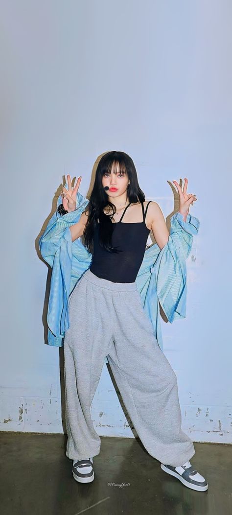 Lisa Blackpink wallpaper Black Pink Lisa Outfit, Lisa Blackpink Black Hair, Lisa Black Outfit, Lisa Inspired Outfits, Lisa Outfit Ideas, Lisa Blackpink Outfit, Lisa Blackpink Photos, Lalisa Photo, Lalisa Manoban Wallpaper