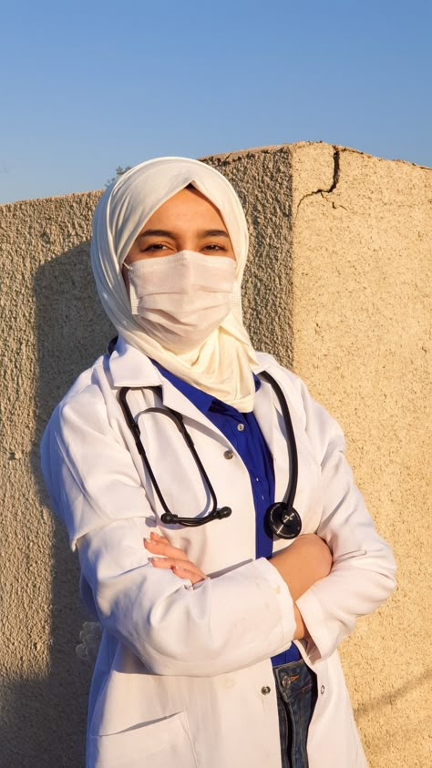 Medical Student Motivation, Doctor Outfit, Medicine Student, Medical School Inspiration, Female Doctor, School Inspiration, Student Motivation, White Coat, Medical School