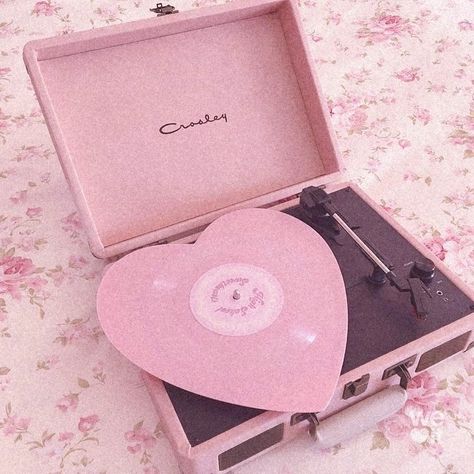 Code Lyoko Aesthetic, Lover Album Aesthetic, Aesthetic Taylor Swift, Cottagecore Pink, Lover Album, Code Lyoko, Album Aesthetic, Pink Music, Lovecore Aesthetic