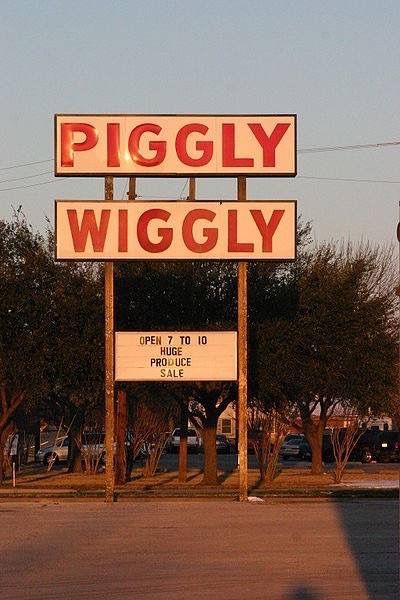 Denton Tx Piggly Wiggly. Pig Signs, Retro Signage, Piggly Wiggly, Denton Texas, Childhood Memories 70s, Texas History, Iphone Wallpaper Tumblr Aesthetic, Old Signs, Farm Decor