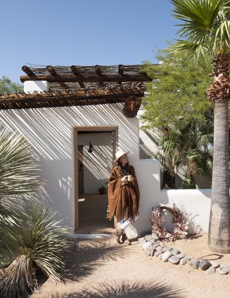 Pueblo House Exterior, Pueblo Revival Interior, Southwest Cottage Style, Southwest Farmhouse Exterior, Sunset Interior, New Mexico Style Home Exterior, White Adobe House Exterior, Pueblo Style Homes, Sedona House