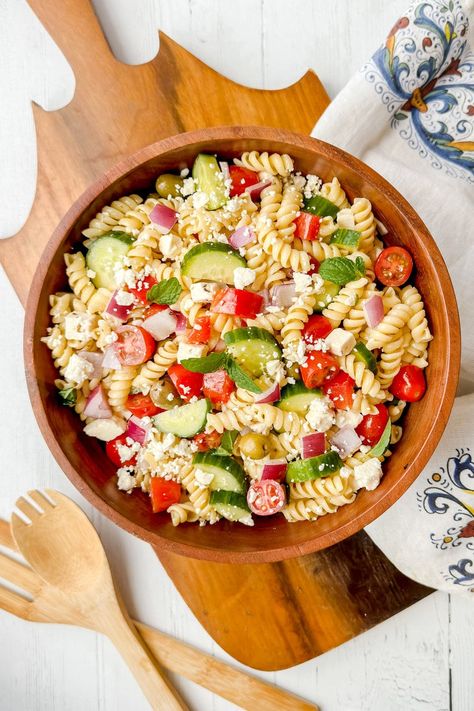 A quick and easy Greek Pasta Salad bursting with Mediterranean flavors. If you have about 10 minutes, you can make this summer-perfect pasta salad in no time. Serve as a side, for picnics, gatherings of all kinds... or lunches throughout the week! Easy Greek Pasta Salad, Greek Chicken Souvlaki, Greek Pasta Salad, Mediterranean Flavors, Greek Salad Dressing, Greek Salad Pasta, Best Pasta Salad, Greek Pasta, Greek Olives