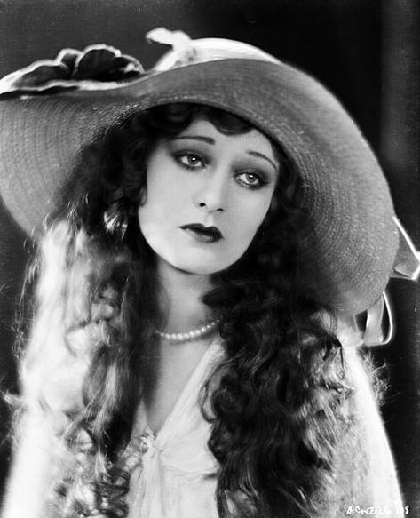 Dolores Costello, Usa People, Girl Film, Silent Film Stars, Actor John, Wedding People, Silent Movie, Silent Film, 1920s Fashion