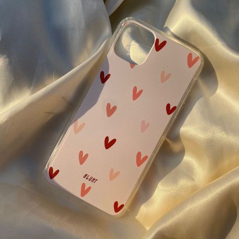 Back Cover Painting Phone, Cute Painting On Phone Case, Painted Phone Case Ideas Aesthetic, Phone Cover Design Aesthetic, Phone Back Case Ideas, Pinterest Phone Case, Back Phone Case Ideas, Phone Back Cover Ideas Aesthetic, Making Phone Cases Diy