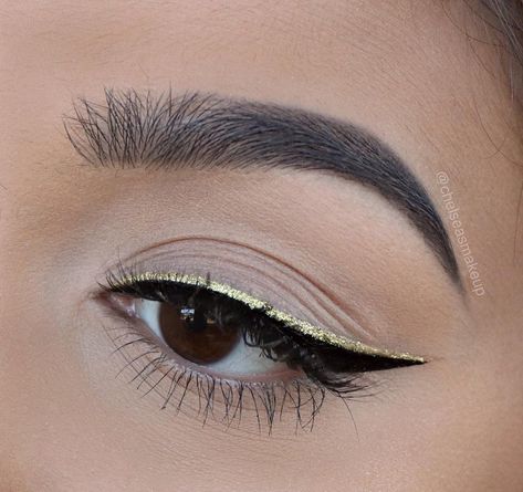 145k Followers, 379 Following, 366 Posts - See Instagram photos and videos from Beautybychelsea (@chelseasmakeup) Black And Gold Eyeliner Looks, Gold And Black Eyeliner, Gold Liner Makeup, Black And Gold Eyeliner, Gold Eyeliner Looks, Black And Gold Eye Makeup, Double Eyeliner, Double Liner, Gold Eyeliner