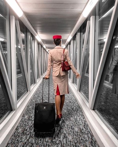 Emrites Cabin Crew, Flight Attendant Emirates, Cabin Crew Aesthetic, Flight Attendant Life Pictures, Emirates Aesthetic, Fly Attendant, Airport Dubai, Emirates Airline Cabin Crew, Changing Lifestyle