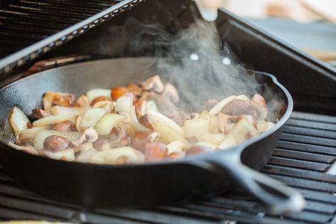 One Pot Dinners, Bobby Flay Recipes, Pasta Carbonara Recipe, One Pan Pasta, Salisbury Steak Recipes, Bacon Pasta, Easy Eat, Bobby Flay, Salisbury Steak