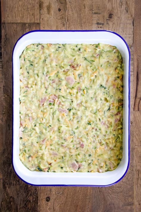 This Cheesy Ham Zucchini Bake is perfect for all occasions: breakfast, brunch, lunch, a snack, side dish or even a light dinner! Ready in under 1 hour. Side Dishes, Courgettes, Ham Zucchini, Zucchini Bake, Cheesy Ham, Light Dinner, Zucchini Recipes, Side Dish, Breakfast Brunch